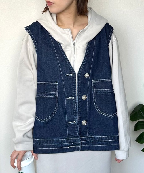 CRB(シーアールビー)の「裾ドロストデニムベスト(ベスト・レディース・インディゴブルー/ブルー・F)」の15枚目の写真