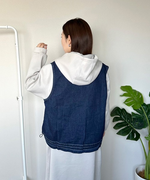 CRB(シーアールビー)の「裾ドロストデニムベスト(ベスト・レディース・インディゴブルー/ブルー・F)」の17枚目の写真