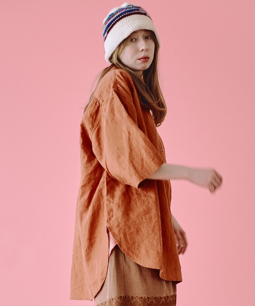 Universal Style Wear(ユニバーサルスタイルウェア)の「Universal Style Wear パッカーリング ハーフジップ コットンリネン シャツ(シャツ/ブラウス・メンズ・スミクロ/ベージュ/オレンジ/グリーン・MEDIUM/LARGE/X-LARGE)」の4枚目の写真