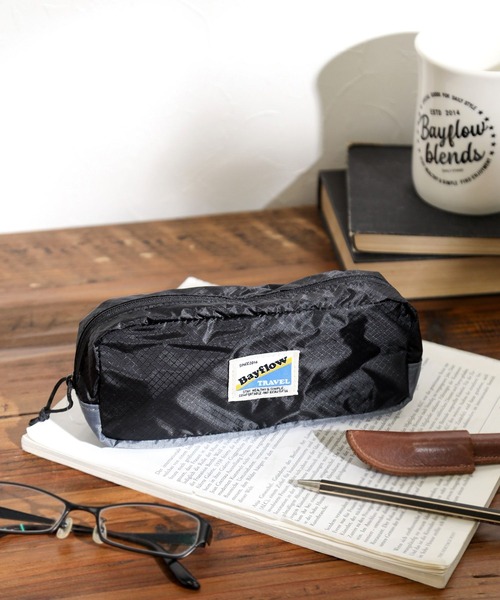 COBMASTER（コブマスター）の「【Cobmaster（コブマスター）×BAYFLOW】[細長いものの収納に便利]スクエアポーチ（ポーチ・レディース・イエロー/ホワイト/ピンク/ライトブルー/ブラック・0）」の2枚目の写真