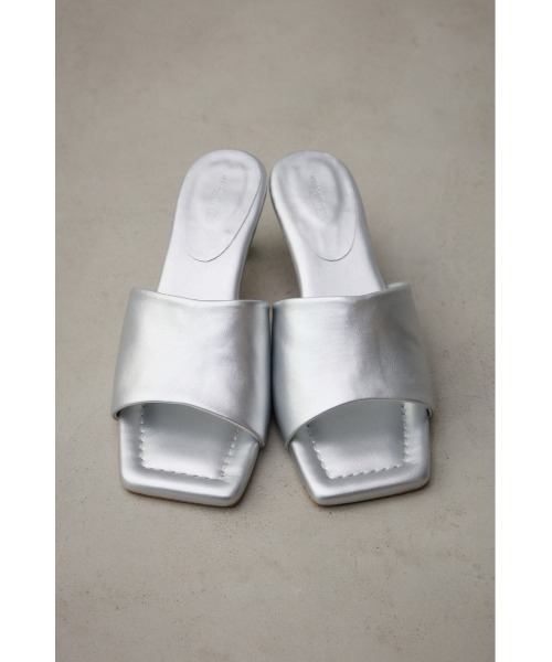 AZUL by moussy（アズールバイマウジー）の「スクエアトゥローヒールサンダル（サンダル・レディース・グリーン/シルバー/ブラック・LARGE/MEDIUM/SMALL）」の7枚目の写真