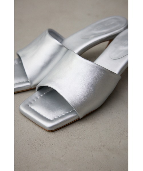 AZUL by moussy（アズールバイマウジー）の「スクエアトゥローヒールサンダル（サンダル・レディース・グリーン/シルバー/ブラック・LARGE/MEDIUM/SMALL）」の6枚目の写真