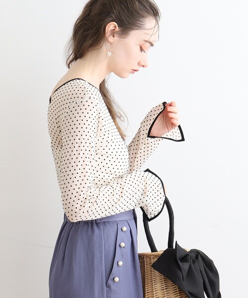 couture brooch(クチュールブローチ)の「◆ドットチュールパイピングプルオーバー(Tシャツ/カットソー・レディース・ブラック系/アイボリー系・38)」の4枚目の写真