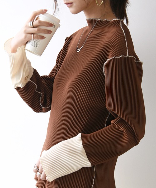 and it_（アンドイット）の「袖配色プリーツトップス（Tシャツ/カットソー・レディース・ライトグリーン/グレー/ブラウン/ブラック系1/ブラック系2/ライトブルー/ベージュ/キナリ・S-M/M-L）」の6枚目の写真