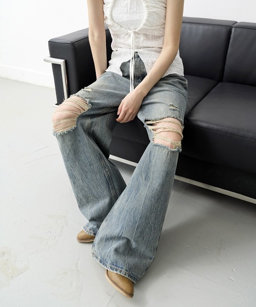 UNE MANSION(ユヌマンション)の「【男女兼用/UNISEX】(ダボっとしたシルエットで裾を引きずりスタイリッシュな着用おすすめ)ビンテージウォッシングダメージワイドデニムパンツ(デニムパンツ・レディース・ライトブルー/ブラック/ブルー系その他2/ブルー系その他・X-LARGE/SMALL/MEDIUM/LARGE)」の4枚目の写真