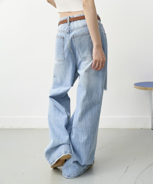 UNE MANSION(ユヌマンション)の「【男女兼用/UNISEX】(ダボっとしたシルエットで裾を引きずりスタイリッシュな着用おすすめ)ビンテージウォッシングダメージワイドデニムパンツ(デニムパンツ・レディース・ライトブルー/ブラック/ブルー系その他2/ブルー系その他・X-LARGE/SMALL/MEDIUM/LARGE)」の5枚目の写真