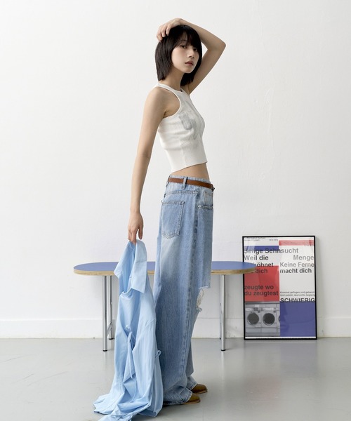 UNE MANSION(ユヌマンション)の「【男女兼用/UNISEX】(ダボっとしたシルエットで裾を引きずりスタイリッシュな着用おすすめ)ビンテージウォッシングダメージワイドデニムパンツ(デニムパンツ・レディース・ライトブルー/ブラック/ブルー系その他2/ブルー系その他・X-LARGE/SMALL/MEDIUM/LARGE)」の9枚目の写真