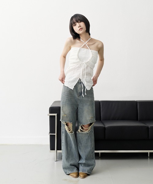 UNE MANSION(ユヌマンション)の「【男女兼用/UNISEX】(ダボっとしたシルエットで裾を引きずりスタイリッシュな着用おすすめ)ビンテージウォッシングダメージワイドデニムパンツ(デニムパンツ・レディース・ライトブルー/ブラック/ブルー系その他2/ブルー系その他・X-LARGE/SMALL/MEDIUM/LARGE)」の11枚目の写真