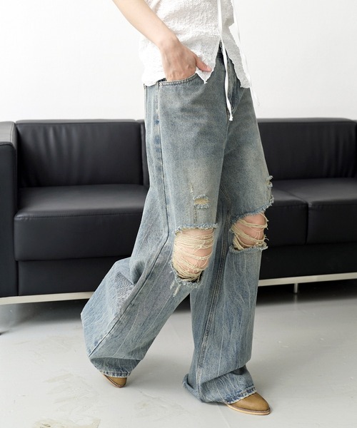 UNE MANSION(ユヌマンション)の「【男女兼用/UNISEX】(ダボっとしたシルエットで裾を引きずりスタイリッシュな着用おすすめ)ビンテージウォッシングダメージワイドデニムパンツ(デニムパンツ・レディース・ライトブルー/ブラック/ブルー系その他2/ブルー系その他・X-LARGE/SMALL/MEDIUM/LARGE)」の12枚目の写真