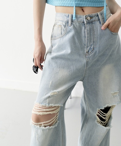 UNE MANSION(ユヌマンション)の「【男女兼用/UNISEX】(ダボっとしたシルエットで裾を引きずりスタイリッシュな着用おすすめ)ビンテージウォッシングダメージワイドデニムパンツ(デニムパンツ・レディース・ライトブルー/ブラック/ブルー系その他2/ブルー系その他・X-LARGE/SMALL/MEDIUM/LARGE)」の13枚目の写真