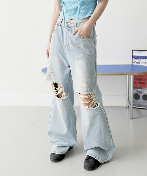 UNE MANSION(ユヌマンション)の「【男女兼用/UNISEX】(ダボっとしたシルエットで裾を引きずりスタイリッシュな着用おすすめ)ビンテージウォッシングダメージワイドデニムパンツ(デニムパンツ・レディース・ライトブルー/ブラック/ブルー系その他2/ブルー系その他・X-LARGE/SMALL/MEDIUM/LARGE)」の15枚目の写真