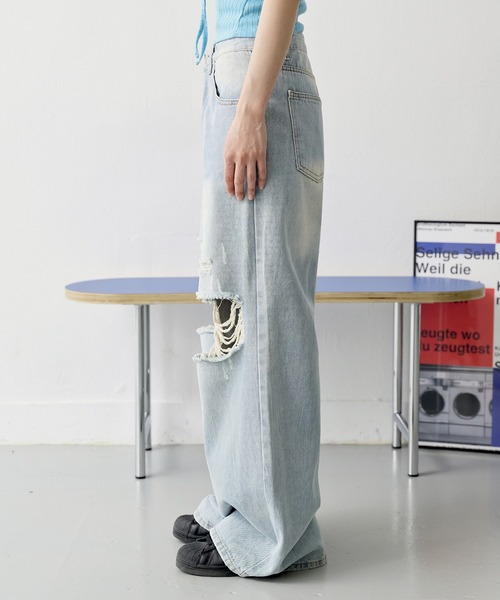 UNE MANSION(ユヌマンション)の「【男女兼用/UNISEX】(ダボっとしたシルエットで裾を引きずりスタイリッシュな着用おすすめ)ビンテージウォッシングダメージワイドデニムパンツ(デニムパンツ・レディース・ライトブルー/ブラック/ブルー系その他2/ブルー系その他・X-LARGE/SMALL/MEDIUM/LARGE)」の21枚目の写真