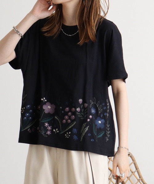 Emago(イマゴ)の「EMAGO 裾花刺繍ドルマンT(Tシャツ/カットソー・レディース・レッド/ブラック/アイボリー・FREE)」の6枚目の写真