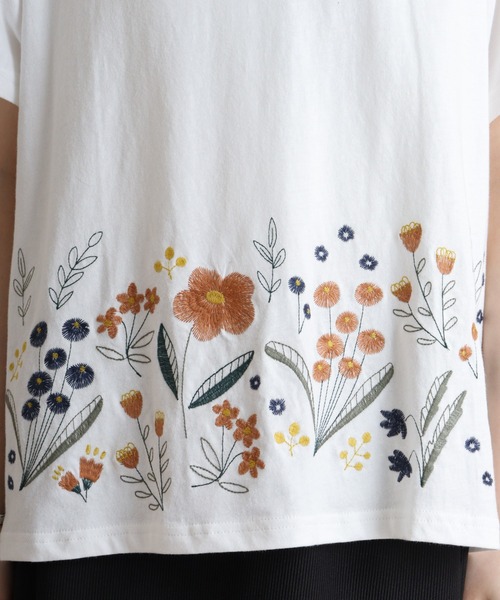 Emago(イマゴ)の「EMAGO 裾花刺繍ドルマンT(Tシャツ/カットソー・レディース・レッド/ブラック/アイボリー・FREE)」の22枚目の写真