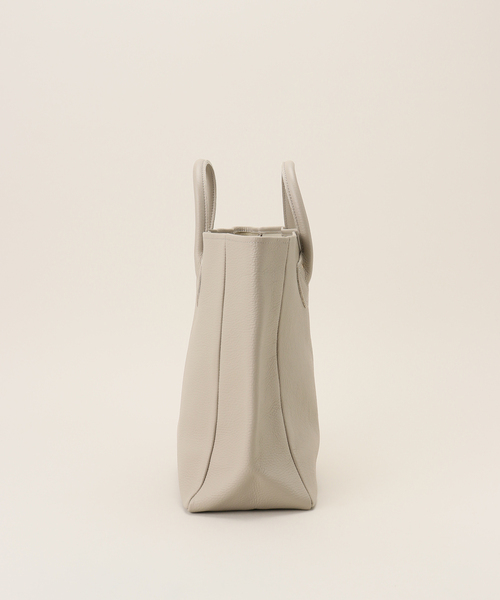 IENA（イエナ）の「【YOUNG&OLSEN/ヤングアンドオルセン】EMBOSSED LEATHER TOTE M トートバッグ（トートバッグ・レディース・ベージュ・FREE）」の2枚目の写真