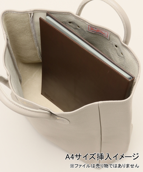 IENA（イエナ）の「【YOUNG&OLSEN/ヤングアンドオルセン】EMBOSSED LEATHER TOTE M トートバッグ（トートバッグ・レディース・ベージュ・FREE）」の6枚目の写真