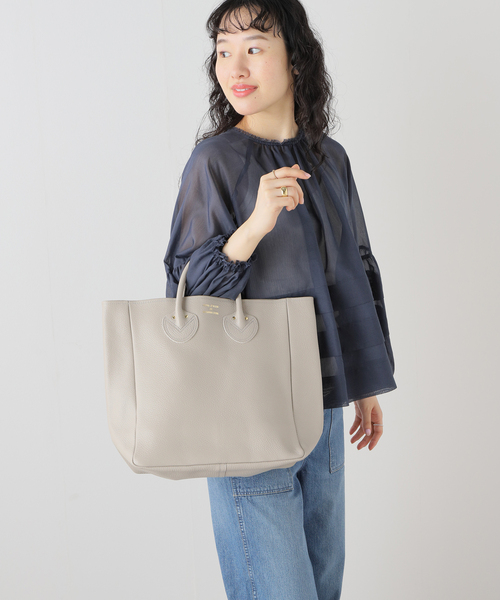 IENA（イエナ）の「【YOUNG&OLSEN/ヤングアンドオルセン】EMBOSSED LEATHER TOTE M トートバッグ（トートバッグ・レディース・ベージュ・FREE）」の11枚目の写真