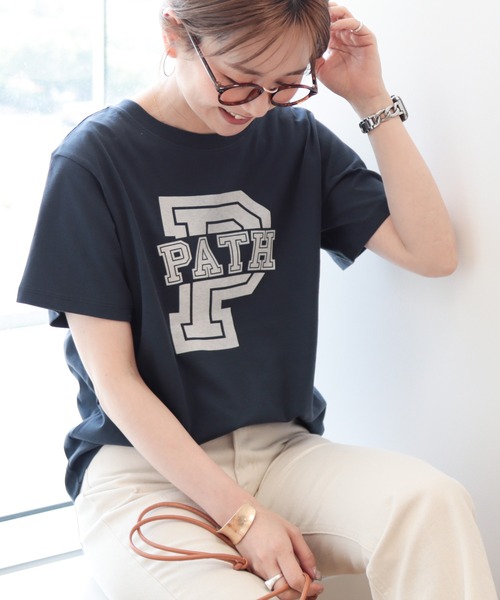 AMERICAN HOLIC(アメリカンホリック)の「アルファベット TEE①(Tシャツ/カットソー・レディース・オフホワイト/ネイビー・M/L)」の2枚目の写真