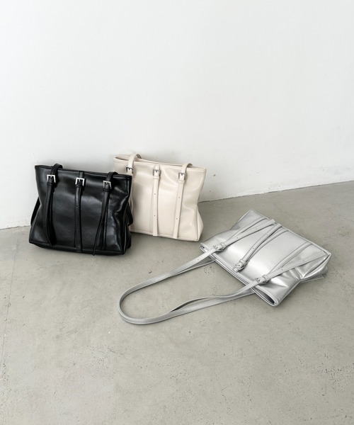 CLEA（クレア）の「スリムベルトPUトートバッグ（トートバッグ・レディース・アイボリー/ブラック/シルバー・FREE）」の5枚目の写真