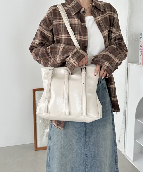 CLEA（クレア）の「スリムベルトPUトートバッグ（トートバッグ・レディース・アイボリー/ブラック/シルバー・FREE）」の6枚目の写真