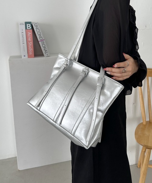 CLEA（クレア）の「スリムベルトPUトートバッグ（トートバッグ・レディース・アイボリー/ブラック/シルバー・FREE）」の18枚目の写真