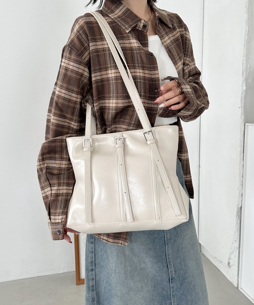 CLEA（クレア）の「スリムベルトPUトートバッグ（トートバッグ・レディース・アイボリー/ブラック/シルバー・FREE）」の7枚目の写真