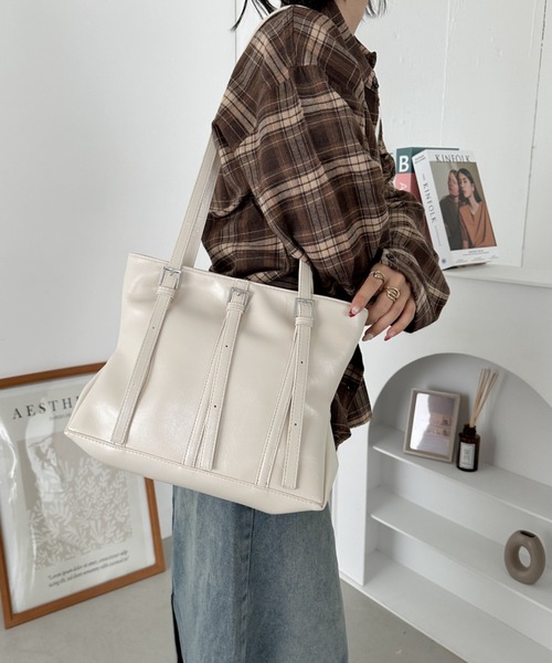 CLEA（クレア）の「スリムベルトPUトートバッグ（トートバッグ・レディース・アイボリー/ブラック/シルバー・FREE）」の8枚目の写真