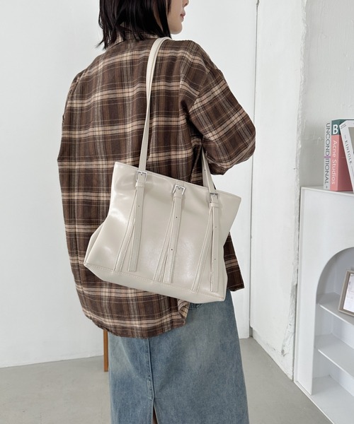 CLEA（クレア）の「スリムベルトPUトートバッグ（トートバッグ・レディース・アイボリー/ブラック/シルバー・FREE）」の9枚目の写真