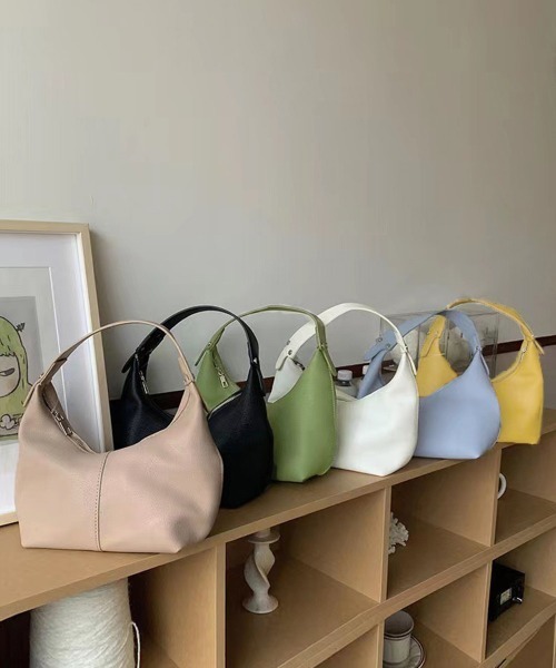 Miniministore(ミニミニストア)の「フェイクレザーワンハンドルバッグ 韓国風(ハンドバッグ・レディース・グリーン/イエロー/ブルー/オフホワイト/ブラック/ピンクベージュ/キャメル・FREE)」の8枚目の写真