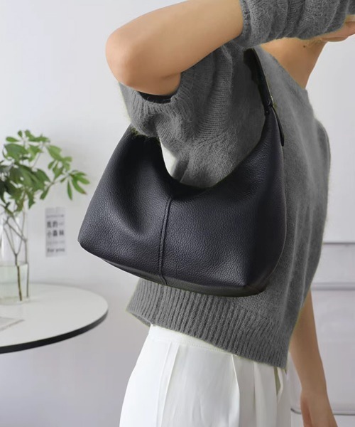Miniministore(ミニミニストア)の「フェイクレザーワンハンドルバッグ 韓国風(ハンドバッグ・レディース・グリーン/イエロー/ブルー/オフホワイト/ブラック/ピンクベージュ/キャメル・FREE)」の9枚目の写真