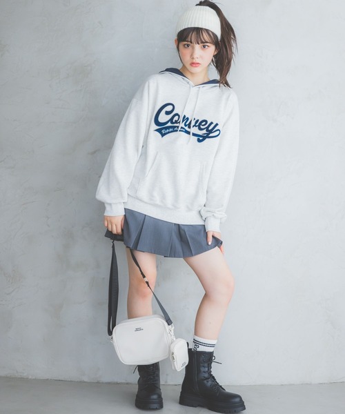 repipi armario(レピピ アルマリオ)の「ベロアワッペンフーディ(パーカー・キッズ・グレー/ブルー/ブラック/ホワイト・SMALL/MEDIUM/LARGE)」の6枚目の写真