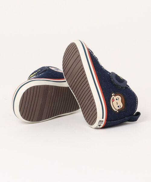 CONVERSE(コンバース)の「onverse コンバース BABY ALL STAR N WP V-1 / OSARUNOGEORGE ベビーシューズ ストラップ(ベビーオールスターNWPV-1/おさるのジョージ)(スニーカー・キッズ・ベージュ/インディゴブルー・13.0cm/14.0cm/15.0cm/13.5cm/14.5cm/12.5cm)」の4枚目の写真