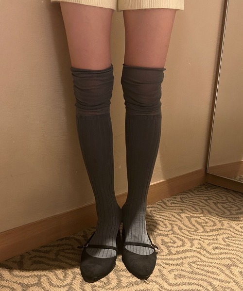 CEMONEMO(セモネモ)の「2way シースルー 切り替え リブ ニーハイソックス(ソックス/靴下・レディース・クリーム/ブラック/チャコール・FREE)」の15枚目の写真