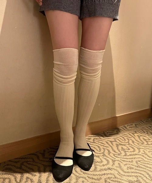 CEMONEMO(セモネモ)の「2way シースルー 切り替え リブ ニーハイソックス(ソックス/靴下・レディース・クリーム/ブラック/チャコール・FREE)」の22枚目の写真