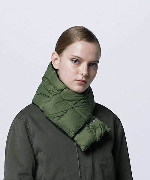 TAION（タイオン）の「【TAION(タイオン)】〈グッズ〉ベーシック ダウンマフラー（マフラー・メンズ・バーガンディー/ベージュ系1/チャコールグレー/キャメル/パープル/ダークオリーブ/ブラック/レモンイエロー/ダークグリーン/チョコ/ライトブルー/ミント/ネイビー系6/ベージュ/ラベンダー/グリーン系その他2/ダークグリーン系/ブラック系3/オレンジ/ブラウン系1/オリーブ/レオパード/ダークパープル/サンドベージュ/ライム/オフホワイト/グレー/ライトグレー/ダークネイビー/チャコール/カーキ/レッド系その他7/ブラック系その他3/その他9/ベージュ系4/ベージュ系5/ブルー系その他/ネイビー/その他8・ONESIZE）」の17枚目の写真