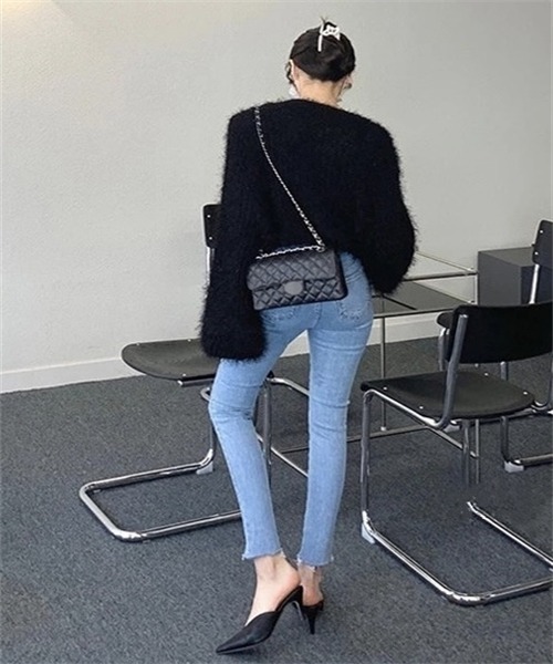 FREE STYLISTS(フリー スタイリスト)の「短丈シャギーヤーンVネックニットカーディガン(カーディガン/ボレロ・レディース・ホワイト/ブラック/ピンク/イエロー/ブルー・FREE)」の7枚目の写真