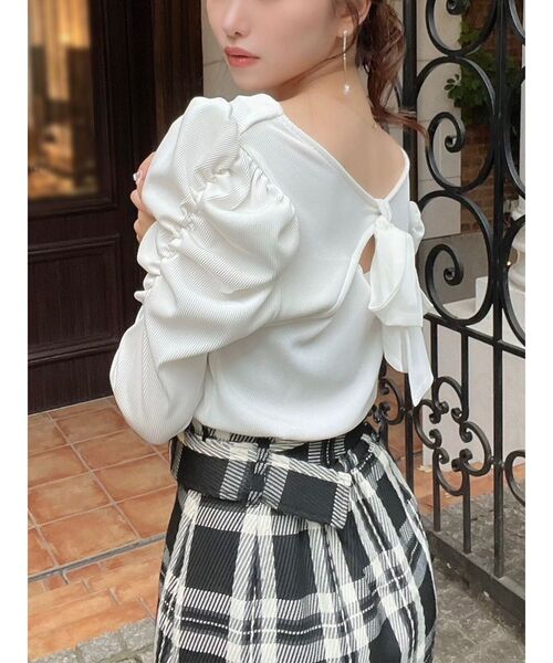 RESEXXY(リゼクシー)の「バックリボンカットトップス(Tシャツ/カットソー・レディース・ホワイト/ピンク/ブラック・FREE)」の2枚目の写真