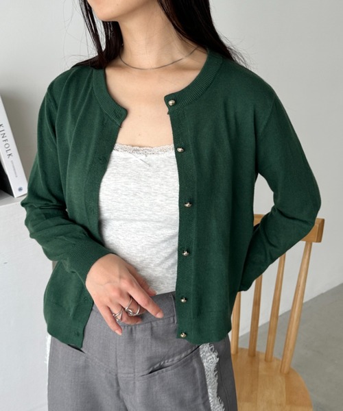 CLEA（クレア）の「クルーネックゴールドボタンニットカーディガン（カーディガン/ボレロ・レディース・グレー/ブラック/アイボリー/レッド/ピンク/ホワイト/イエロー/ブラウン/グリーン・FREE）」の6枚目の写真