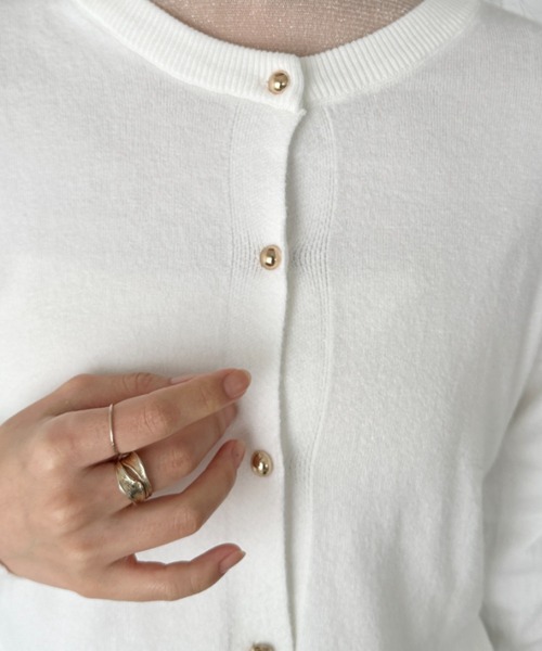 CLEA（クレア）の「クルーネックゴールドボタンニットカーディガン（カーディガン/ボレロ・レディース・グレー/ブラック/アイボリー/レッド/ピンク/ホワイト/イエロー/ブラウン/グリーン・FREE）」の10枚目の写真