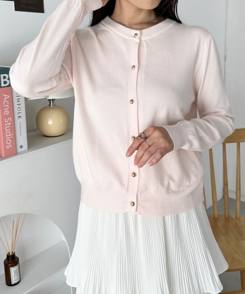 CLEA（クレア）の「クルーネックゴールドボタンニットカーディガン（カーディガン/ボレロ・レディース・グレー/ブラック/アイボリー/レッド/ピンク/ホワイト/イエロー/ブラウン/グリーン・FREE）」の16枚目の写真