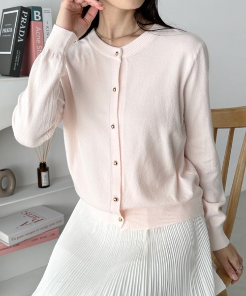 CLEA（クレア）の「クルーネックゴールドボタンニットカーディガン（カーディガン/ボレロ・レディース・グレー/ブラック/アイボリー/レッド/ピンク/ホワイト/イエロー/ブラウン/グリーン・FREE）」の17枚目の写真