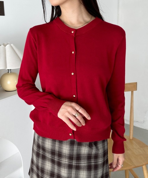 CLEA（クレア）の「クルーネックゴールドボタンニットカーディガン（カーディガン/ボレロ・レディース・グレー/ブラック/アイボリー/レッド/ピンク/ホワイト/イエロー/ブラウン/グリーン・FREE）」の18枚目の写真