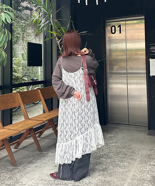 w closet(ダブルクローゼット)の「イレヘムキャミワンピース(ワンピース・レディース・ブラック/ベージュ/ホワイト・FREE)」の6枚目の写真