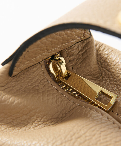 AULENTTI（オウレンティ）の「【オウレンティ】チェーンストラップ付ワンハンドルバッグ（ハンドバッグ・レディース・ボルドー/ベージュ・FREE）」の14枚目の写真