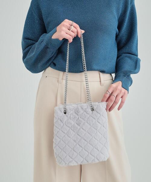 SHOO・LA・RUE（シューラルー）の「◆フェイクファーキルトショルダー（ショルダーバッグ・レディース・ブラック/ナチュラル/グレー・00）」の7枚目の写真