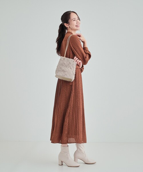 SHOO・LA・RUE（シューラルー）の「◆フェイクファーキルトショルダー（ショルダーバッグ・レディース・ブラック/ナチュラル/グレー・00）」の15枚目の写真