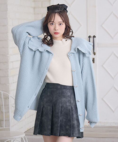 ems excite（エムズエキサイト）の「リボン釦デカ襟カーデ