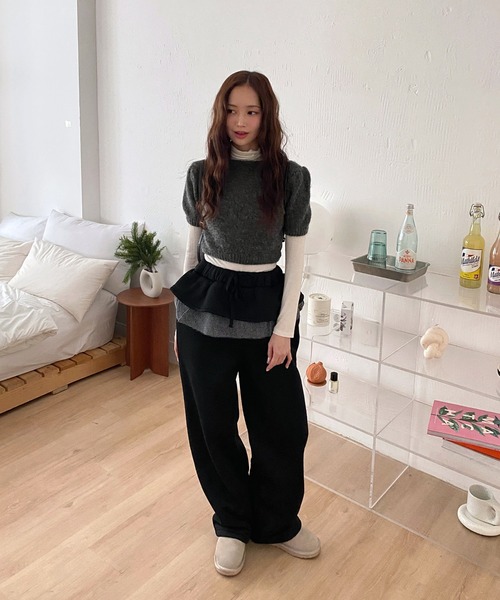 by muni:r（バイ ムニール）の「フリルダブルレイヤー起毛パンツ（スウェットパンツ・レディース・ブラック/ネイビー・FREE）」の4枚目の写真