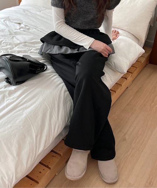 by muni:r（バイ ムニール）の「フリルダブルレイヤー起毛パンツ（スウェットパンツ・レディース・ブラック/ネイビー・FREE）」の6枚目の写真