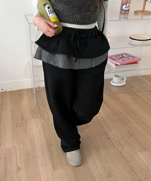 by muni:r（バイ ムニール）の「フリルダブルレイヤー起毛パンツ（スウェットパンツ・レディース・ブラック/ネイビー・FREE）」の7枚目の写真